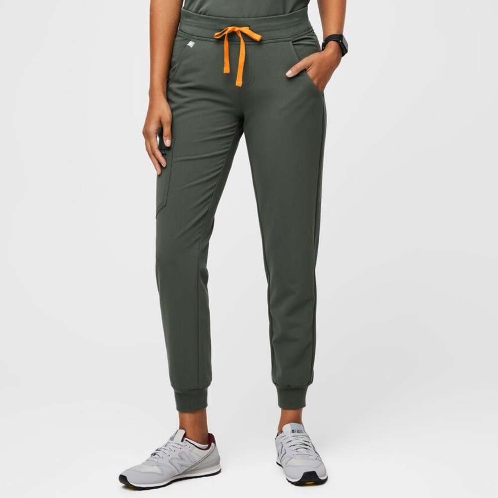 NWT Figs Zamora Jogger Moss Medium Petite